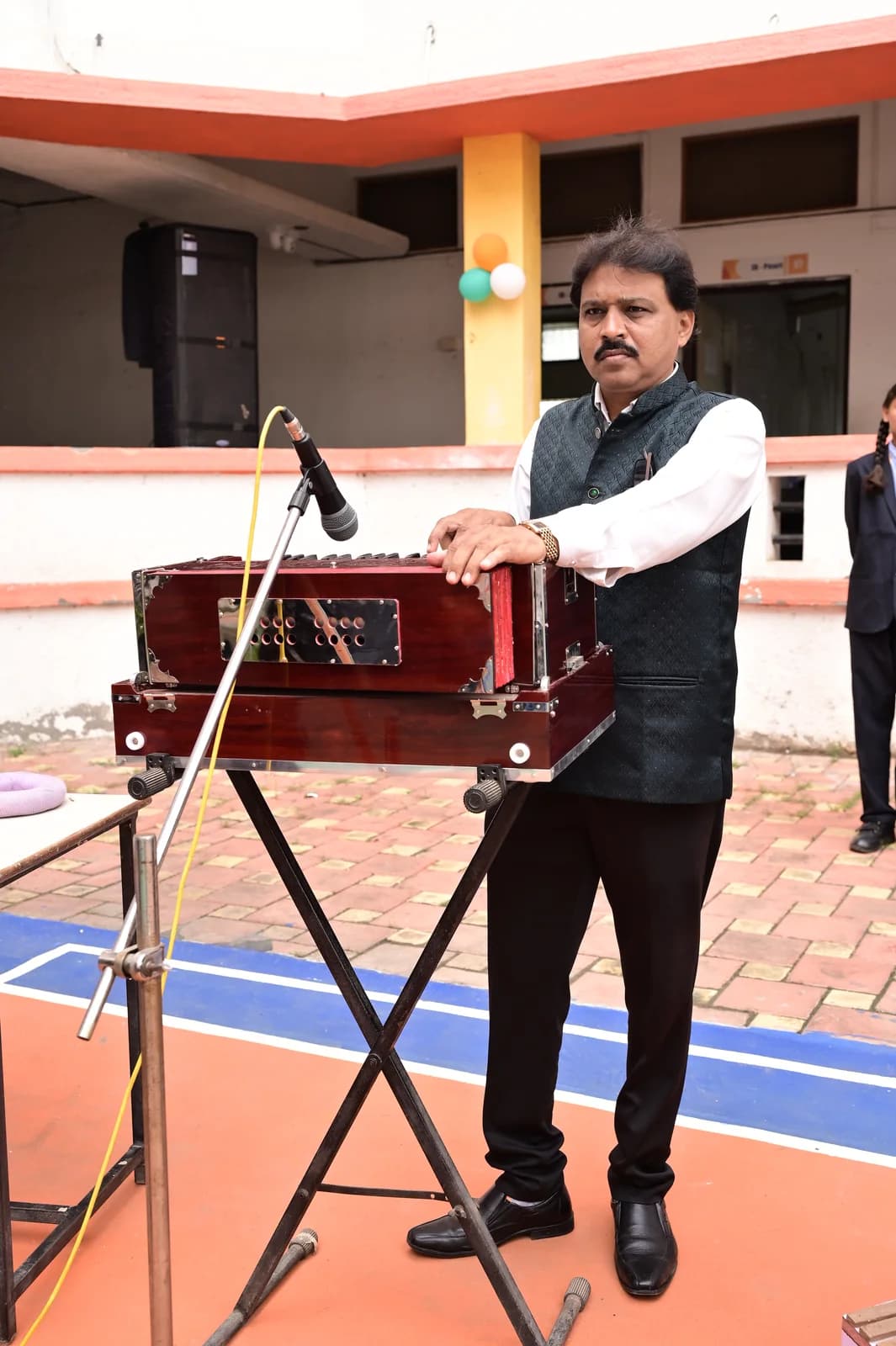 Live classical harmonium performance